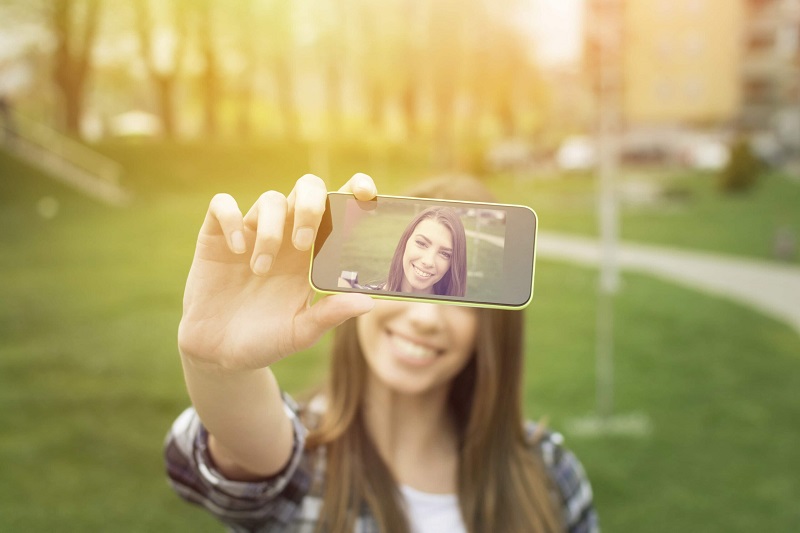 “Sống ảo” thật khác biệt với 8 tips chụp ảnh selfie cực chất cho các nàng